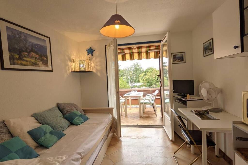 Appartement les pieds dans l'eau La Londe-les-Maures Extérieur photo